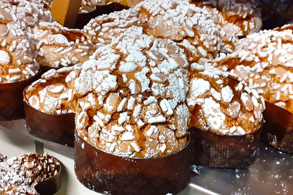 Colombe pasquali glassate con zucchero