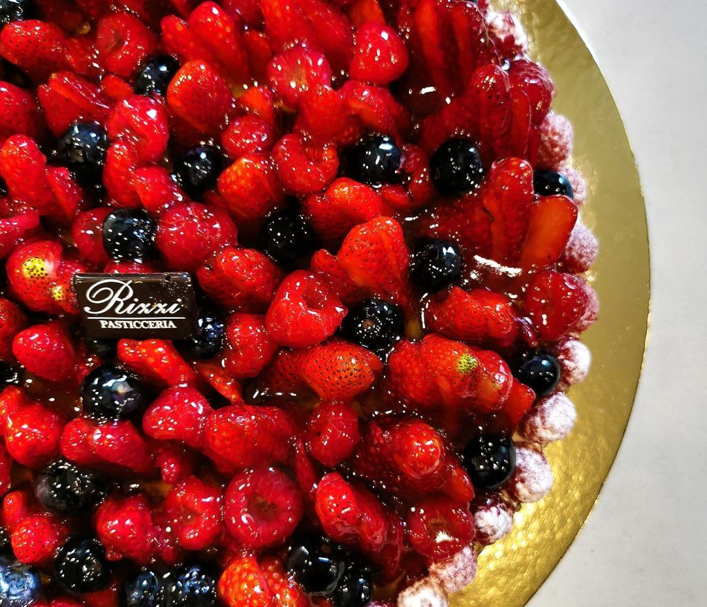 Torta ai frutti rossi con placca di cioccolato Rizzi